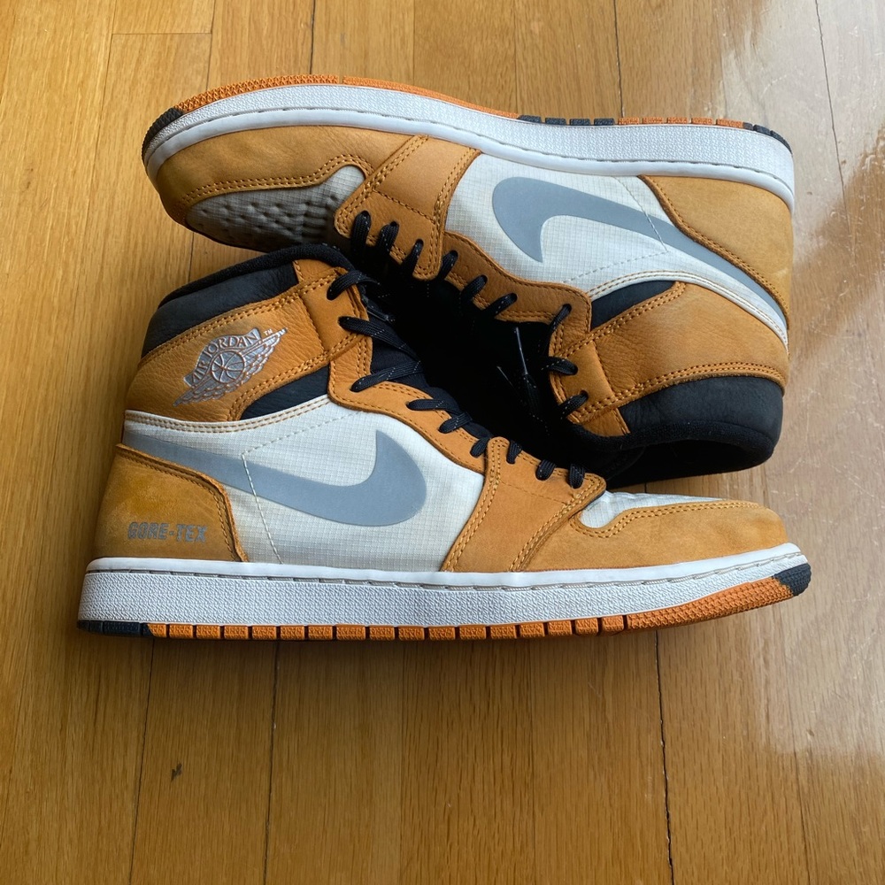 Air Jordan 1 Retro High GORE-TEX “Light Curry”Men’s Size 9.5 DB2889-700